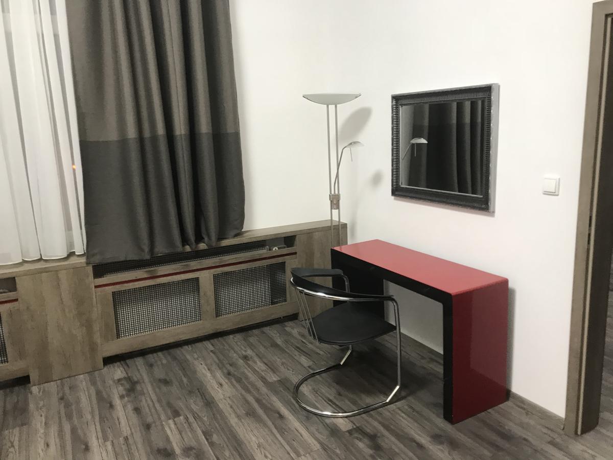 Old Town Boutique Apartments Либерц Экстерьер фото
