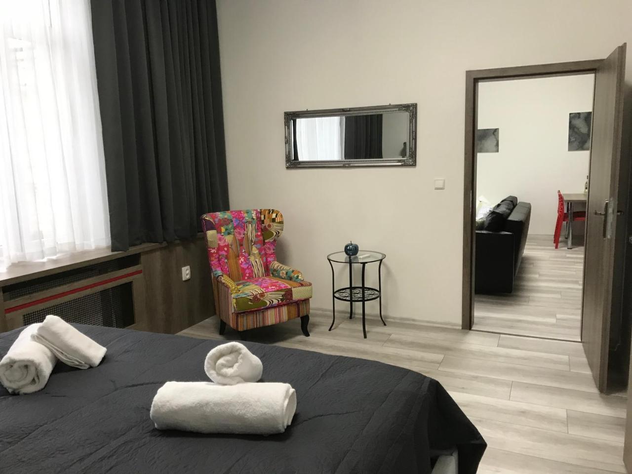Old Town Boutique Apartments Либерц Экстерьер фото