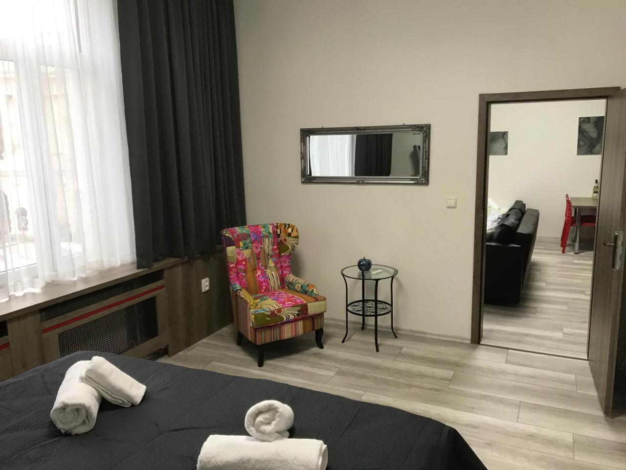 Old Town Boutique Apartments Либерц Экстерьер фото